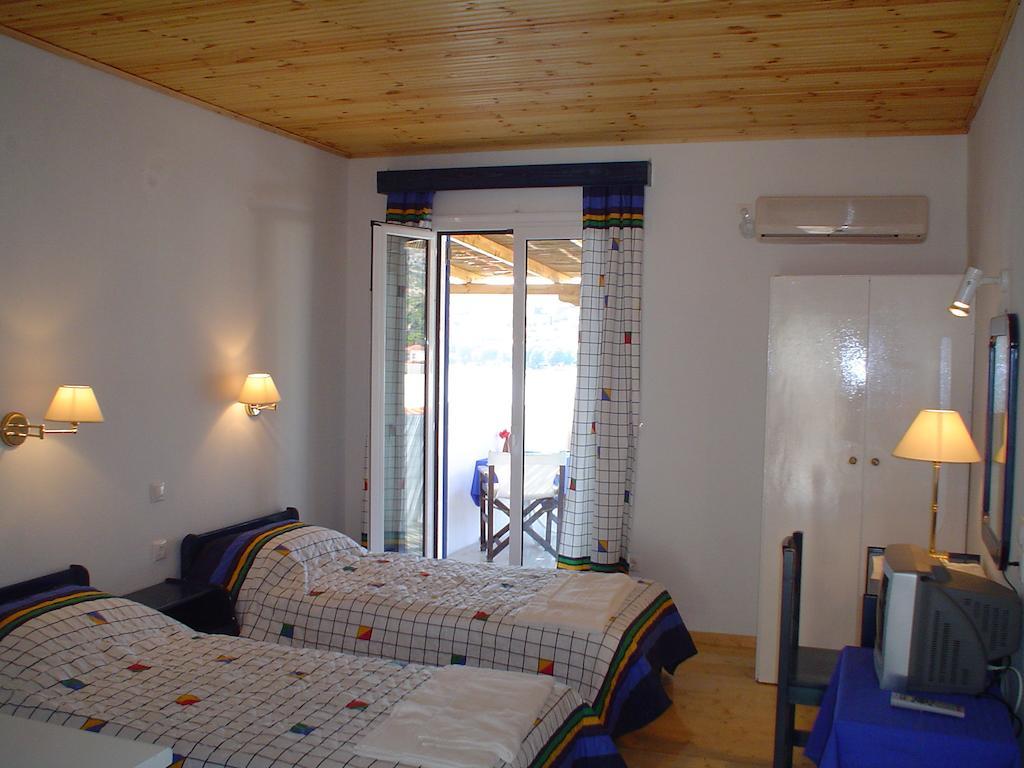 Bella Vista Aparthotel Batsi  Quarto foto